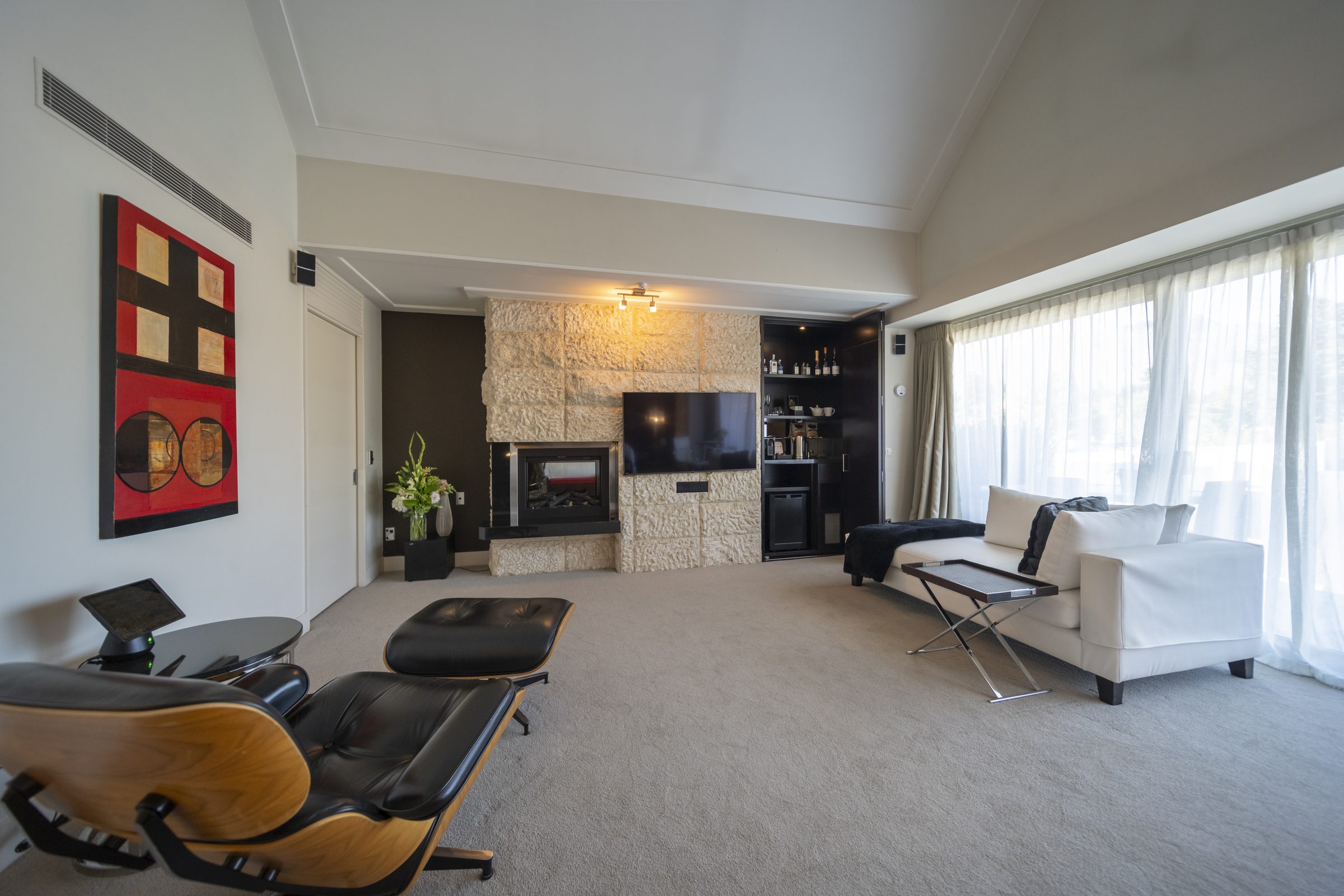 Suite lounge